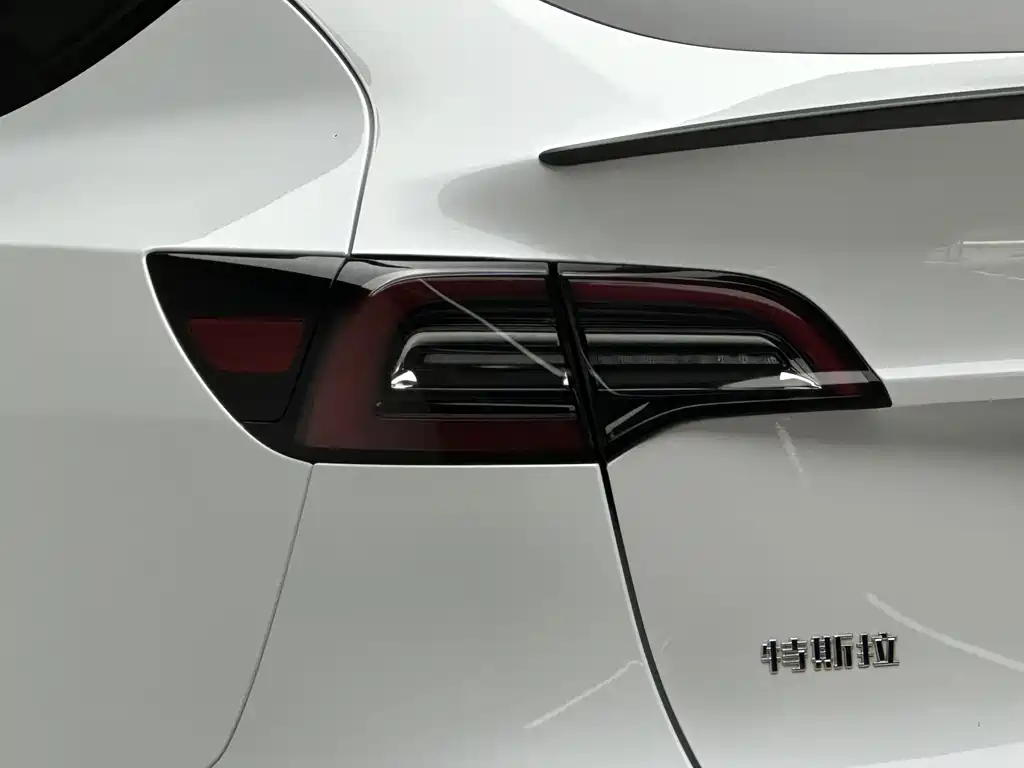 Tesla Model Y 2023 — фото 11