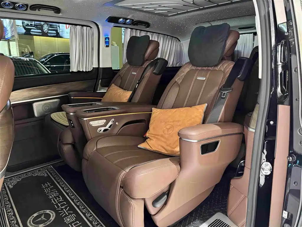 Mercedes-Benz V-Class 2023 — фото 6