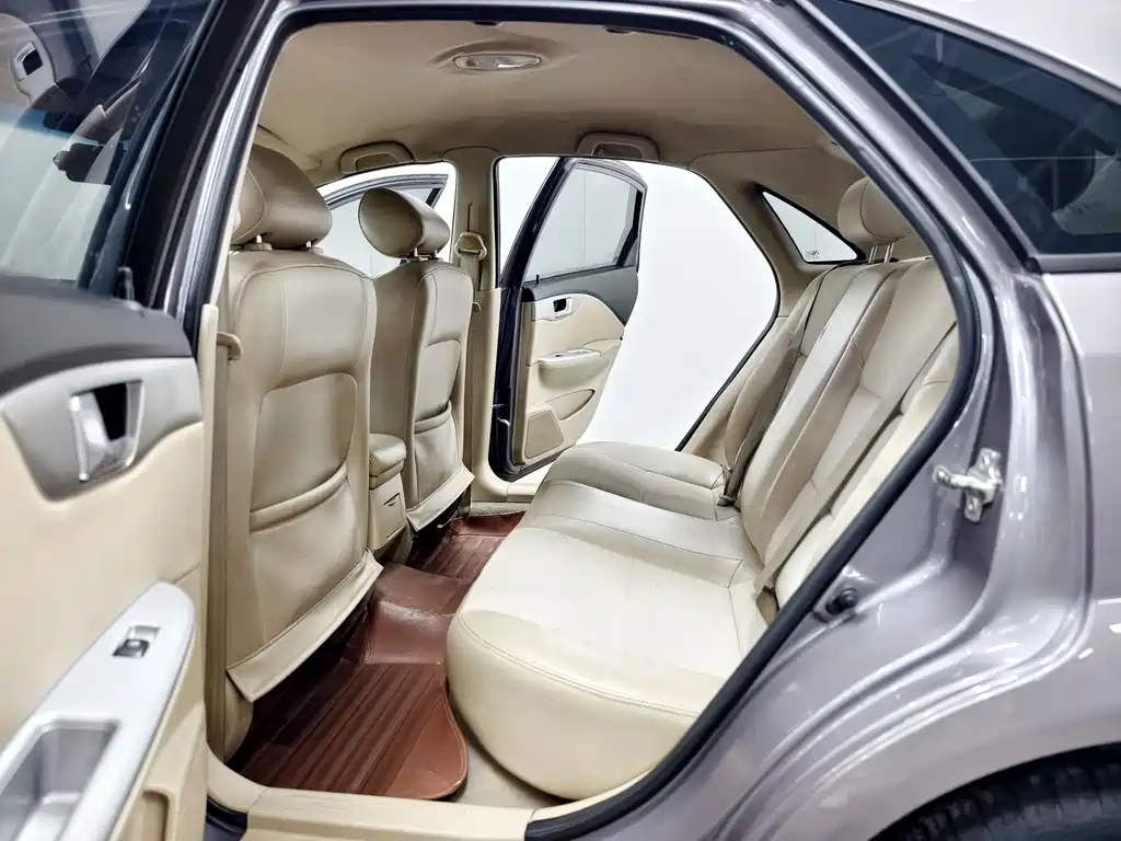 Buick Excelle 2014 — фото 12