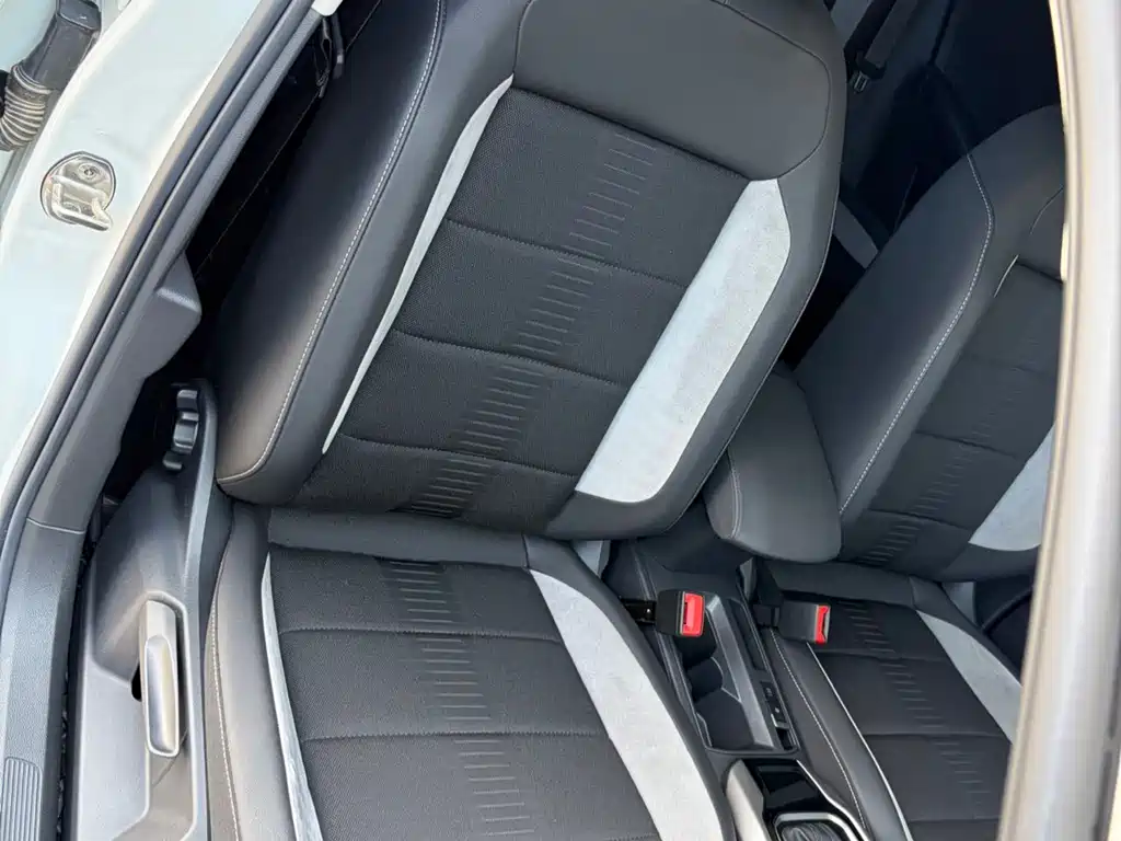 Volkswagen T-Roc 2023 — фото 10