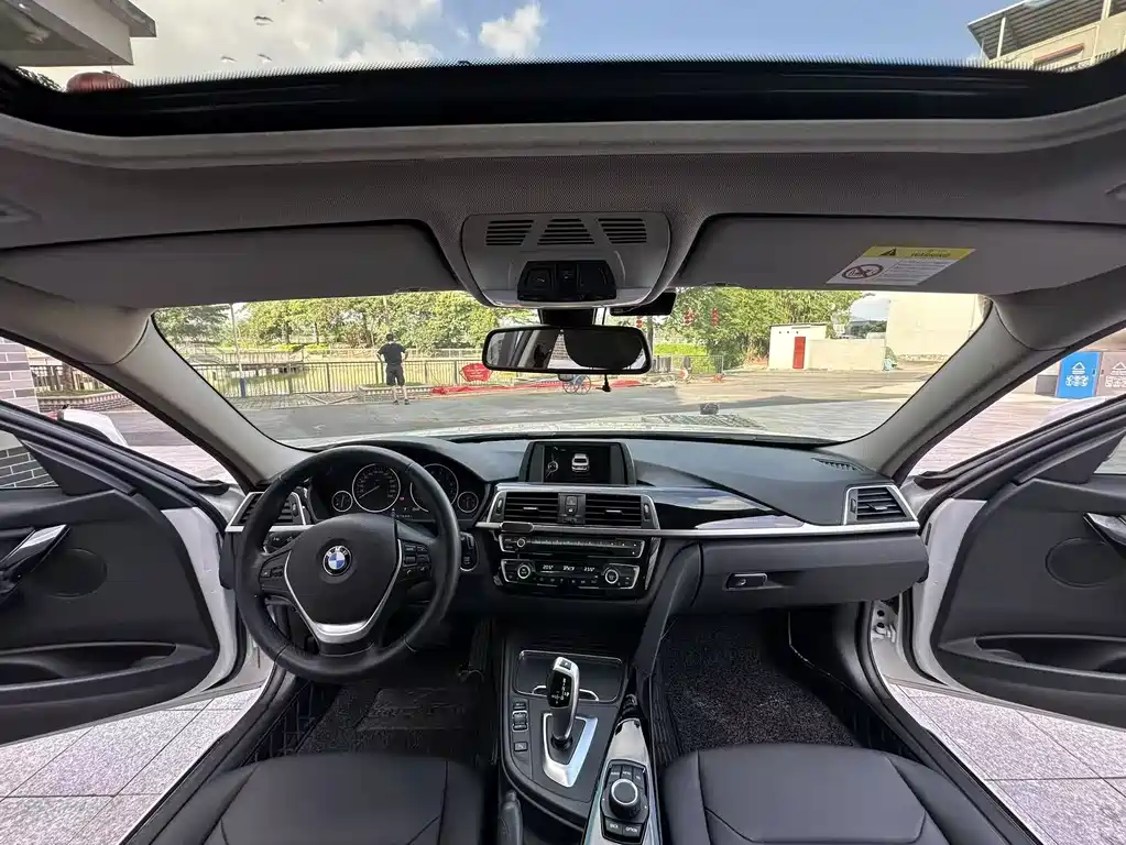 BMW 3 Series 2017 — фото 11