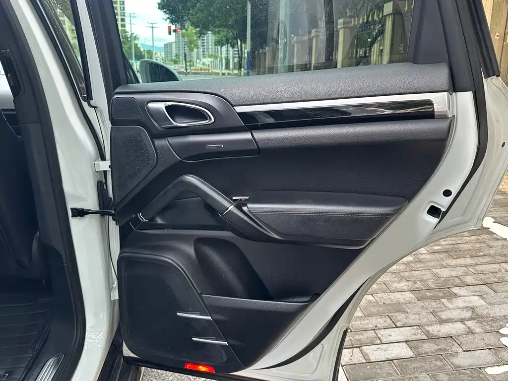Porsche Cayenne 2015 — фото 14