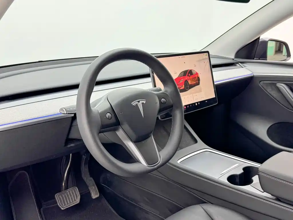Tesla Model Y 2024 — фото 12