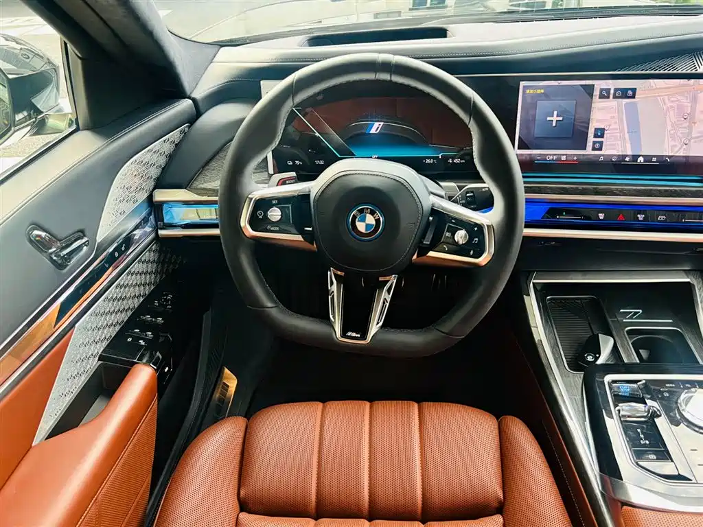 BMW i7 — фото 11