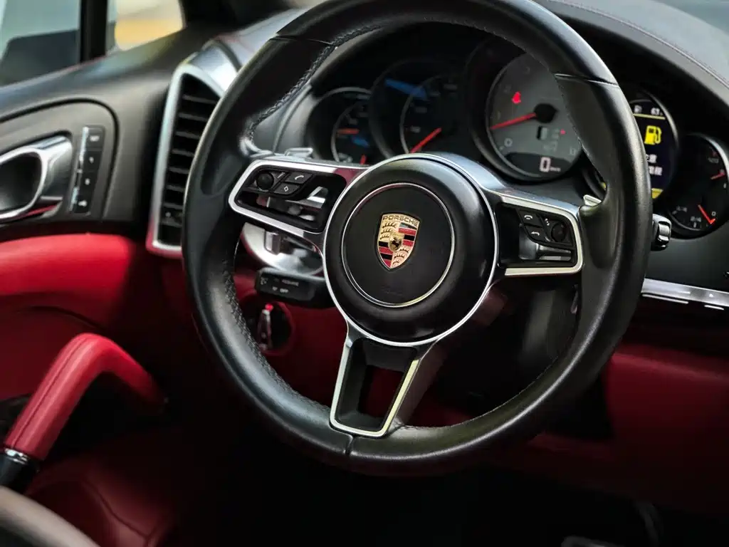 Porsche Cayenne 2016 — фото 3
