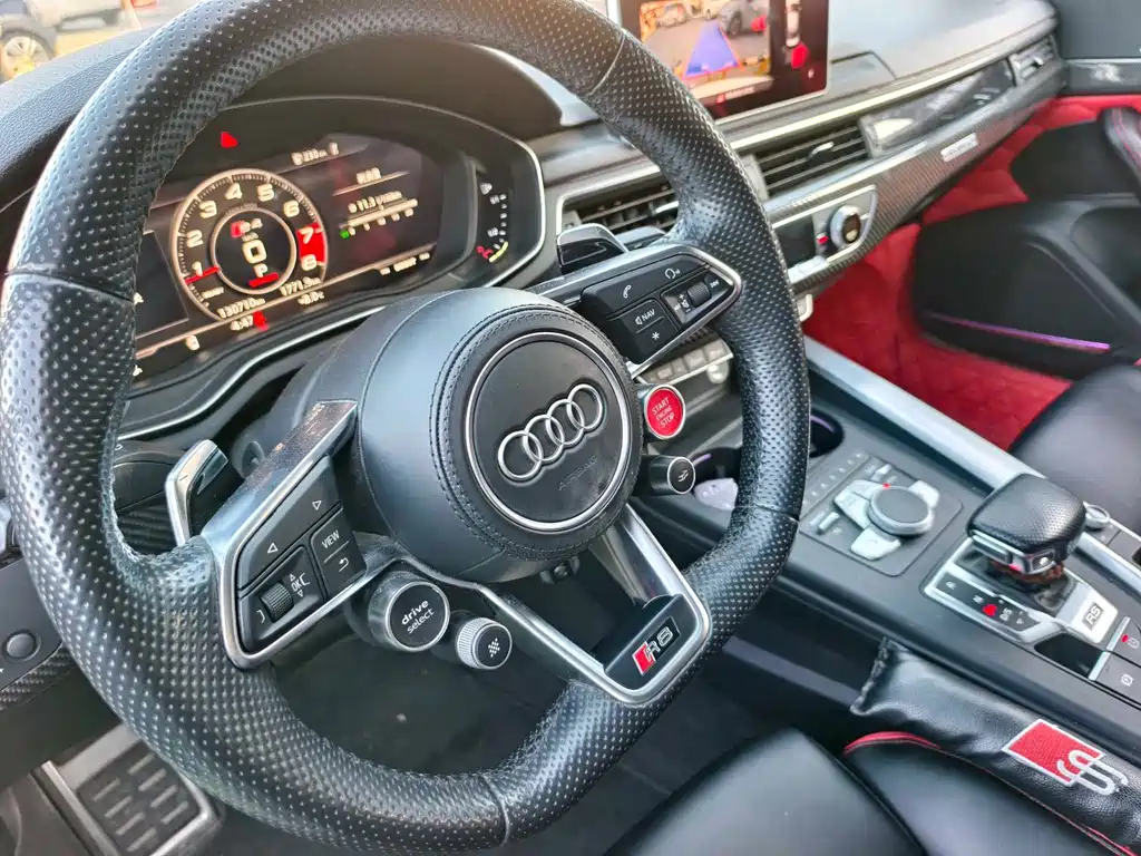 Audi A4L 2018 — фото 10