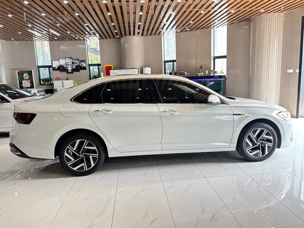 Volkswagen Sagitar 2022