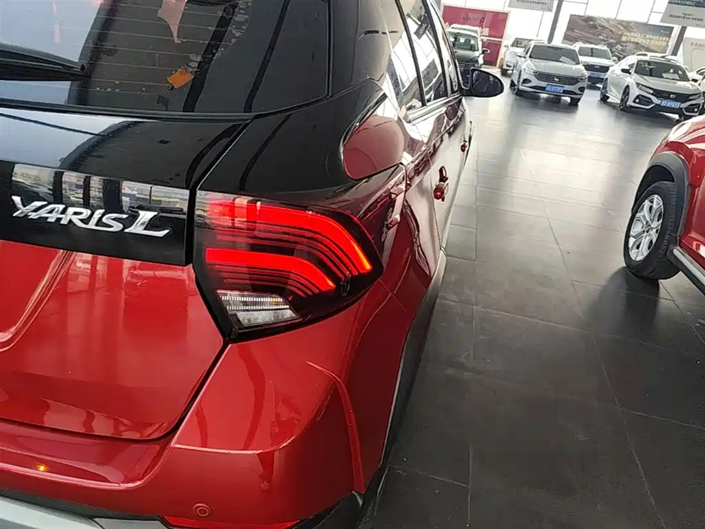 Toyota Yaris L 2023 — фото 8