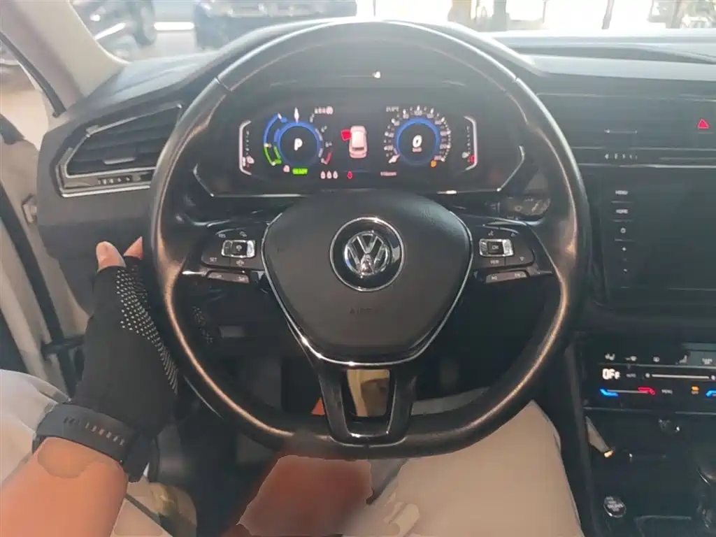 Volkswagen Tiguan L PHEV 2020 — фото 11