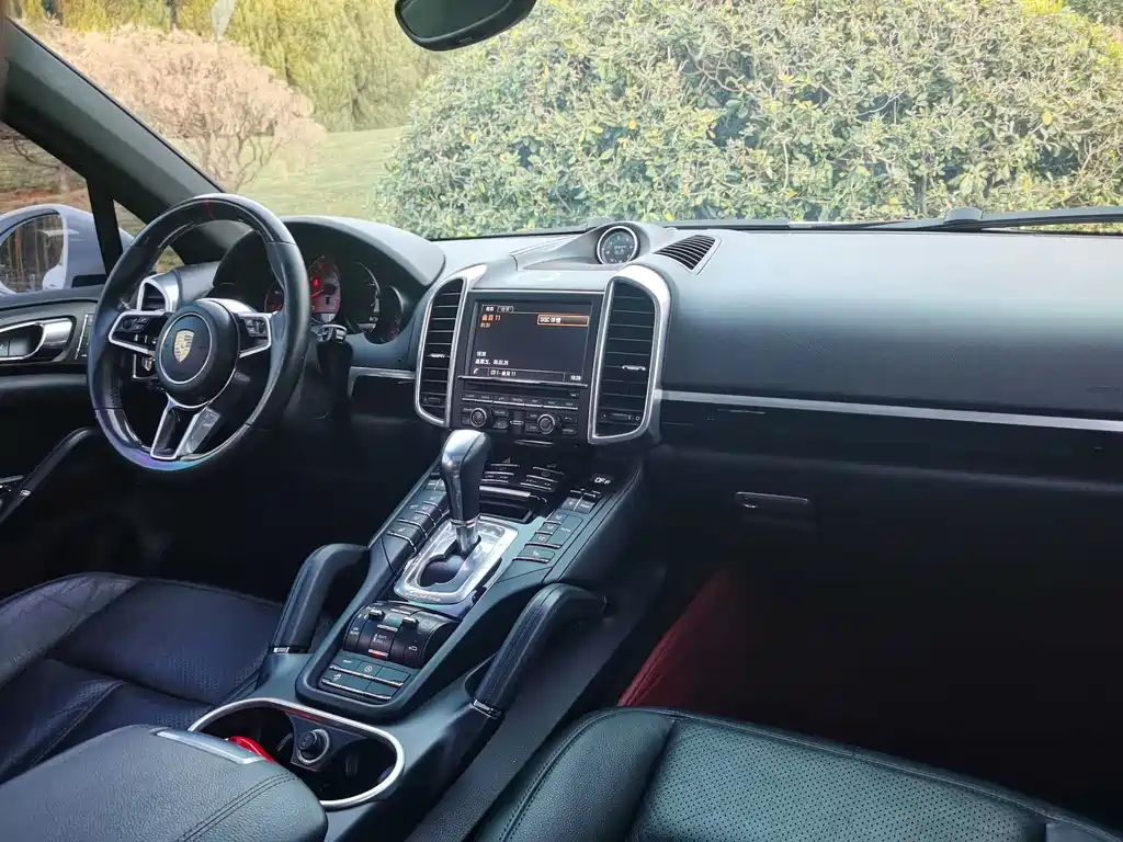 Porsche Cayenne 2015 — фото 23
