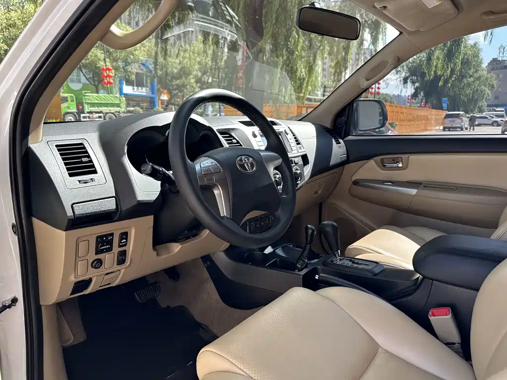 Toyota Fortuner 2016 — фото 10