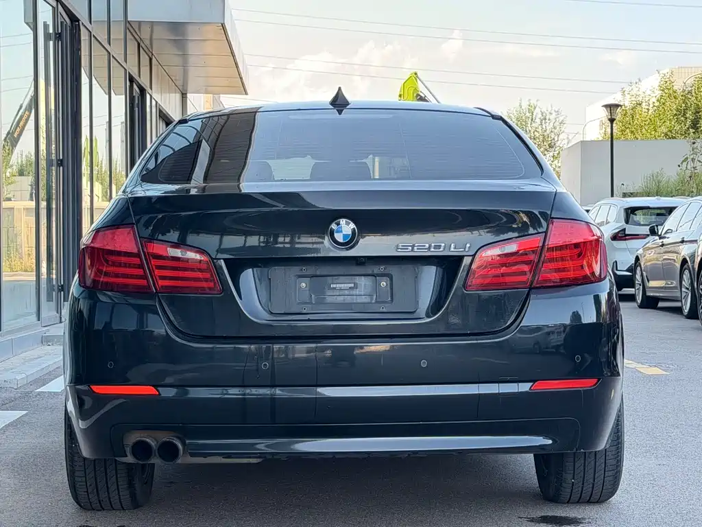 BMW 5 Series 2012 — фото 18