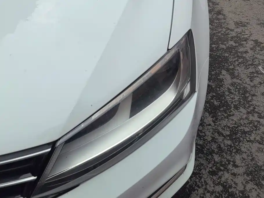 Volkswagen Sagitar 2016