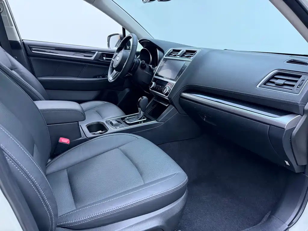 Subaru Outback 2018 — фото 8