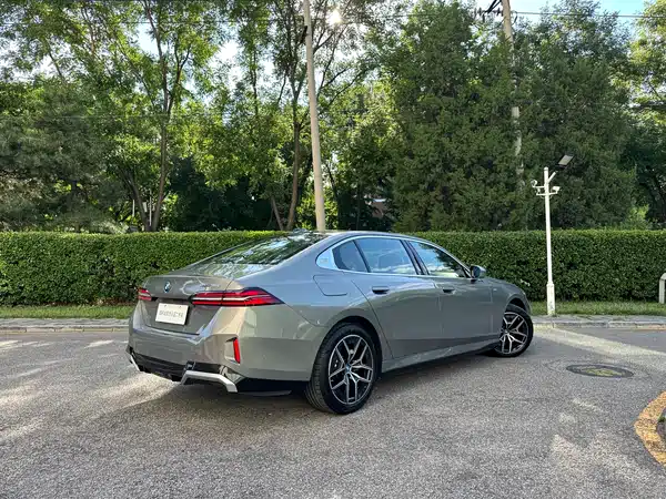 BMW i5 2024
