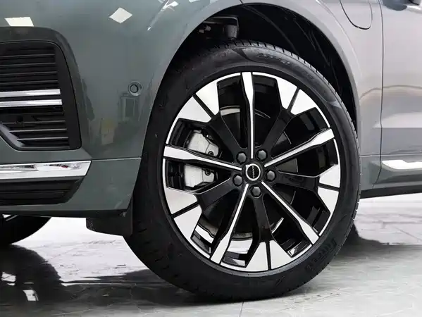 Volvo XC60 Plug-In Hybrid 2025