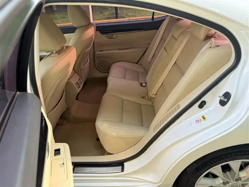 Lexus ES 2015 — фото 15