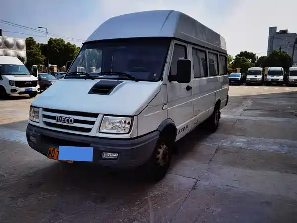 Iveco Proud 2013