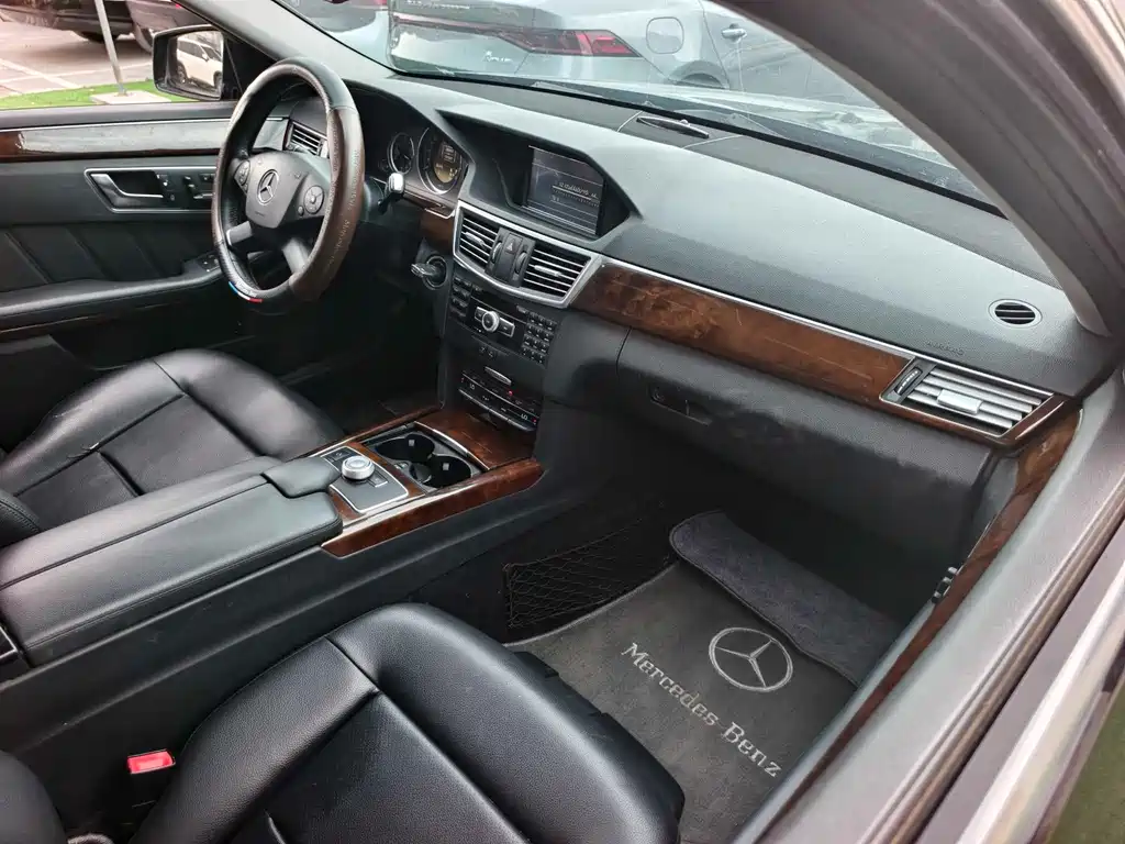 Mercedes-Benz E-Class 2012 — фото 14