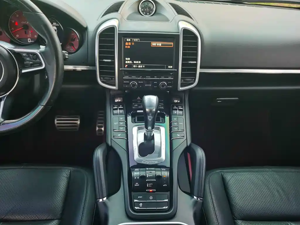 Porsche Cayenne 2015 — фото 22