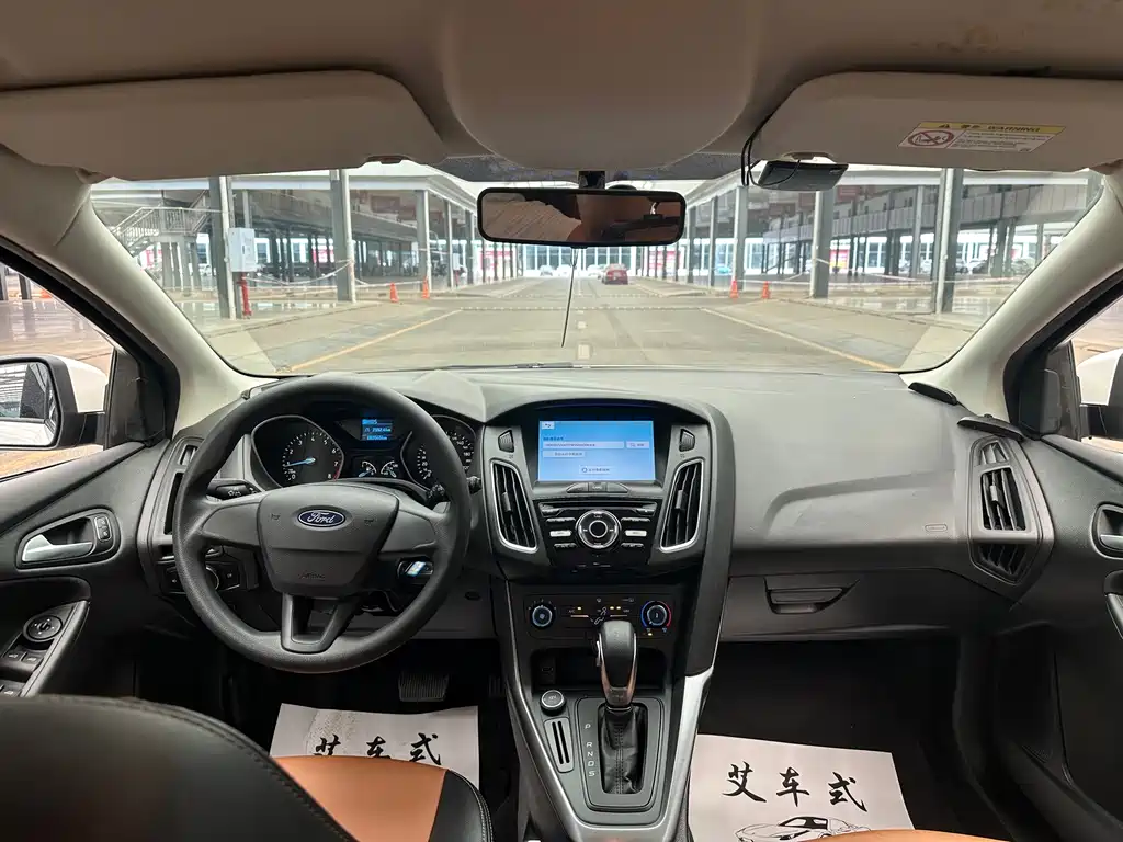 Ford Focus 2017 — фото 10