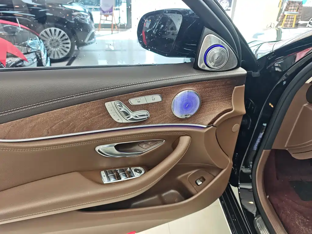 Mercedes-Benz E-Class 2023 — фото 6