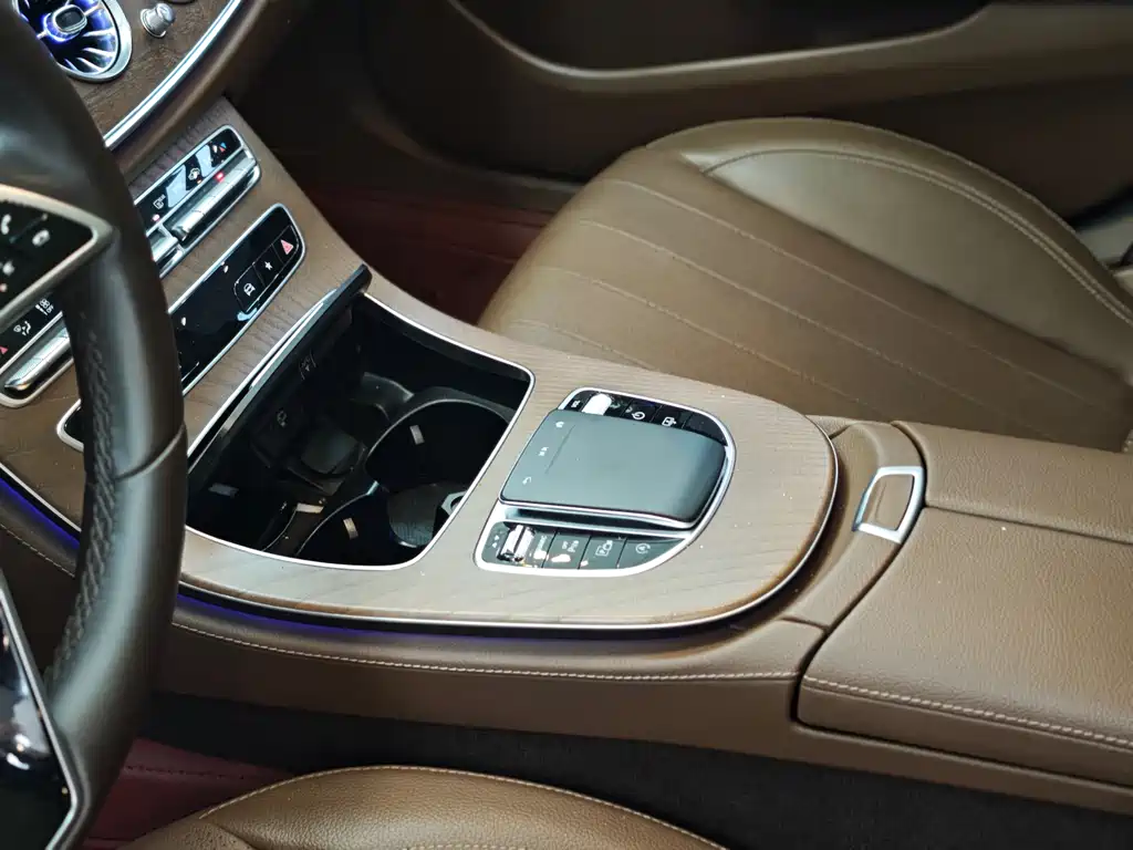 Mercedes-Benz E-Class 2023 — фото 8