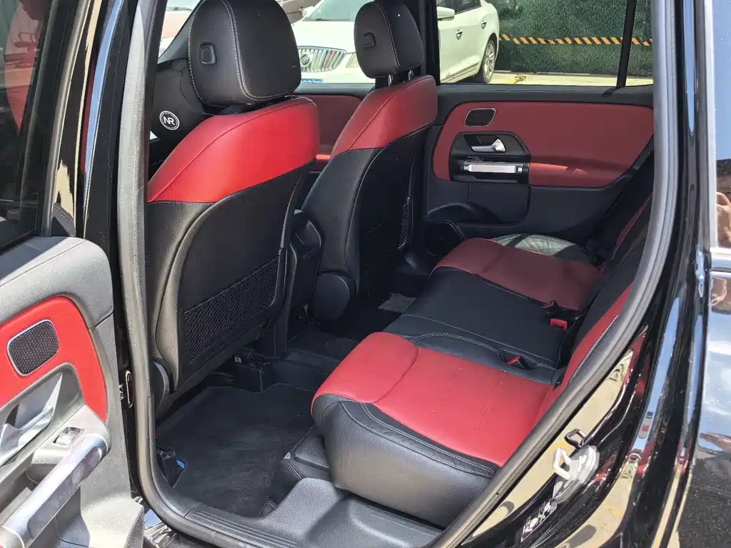 Mercedes-Benz GLB AMG 2024 — фото 10