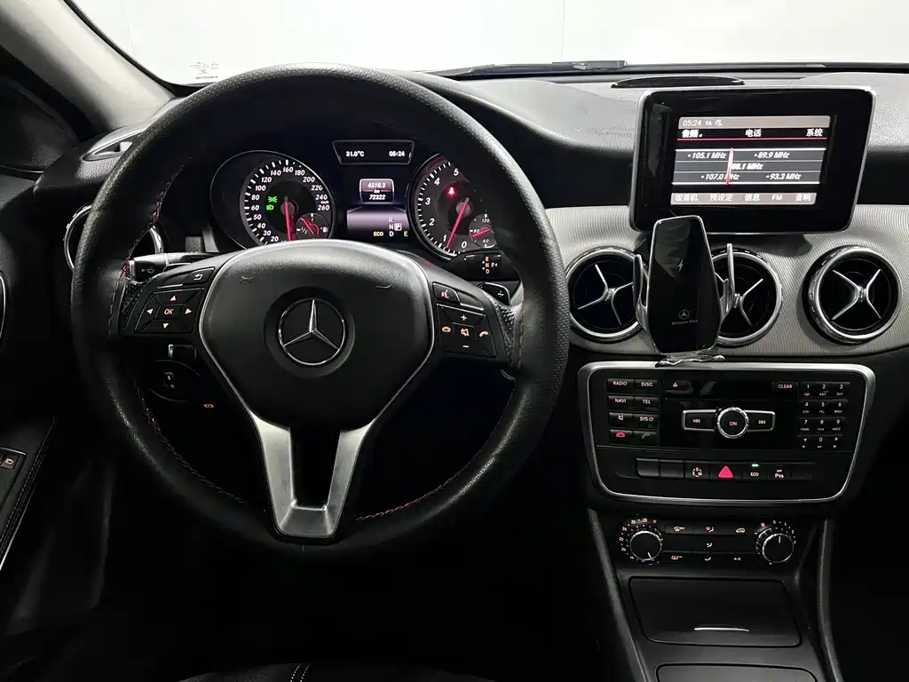 Mercedes-Benz GLA 2015 — фото 12