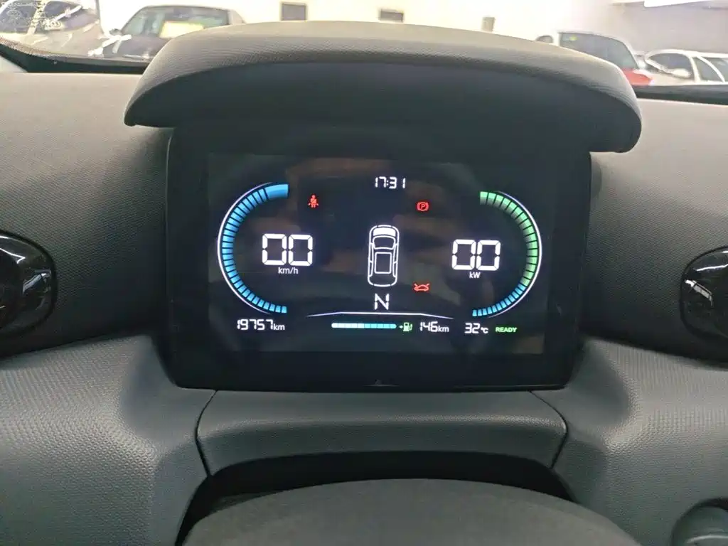 Leapmotor Zero Running T03 2025 — фото 12