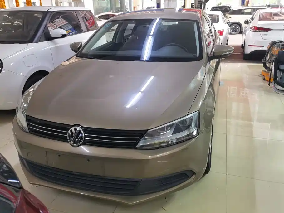 Volkswagen Sagitar 2013