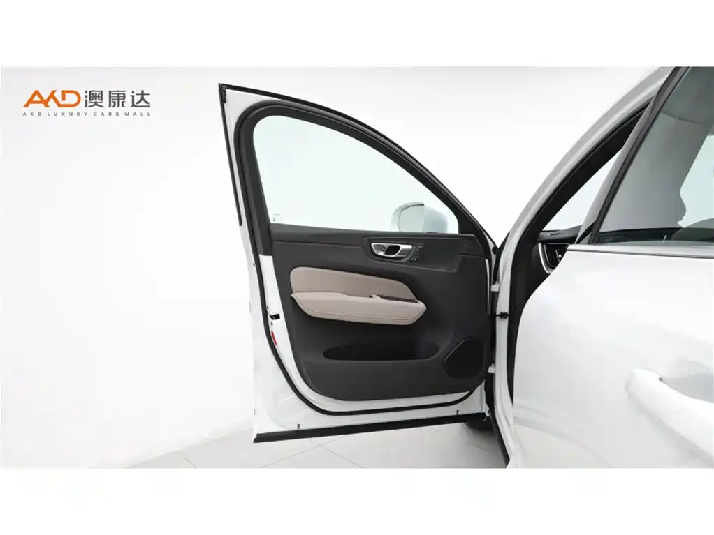Volvo XC60 2025 — фото 10