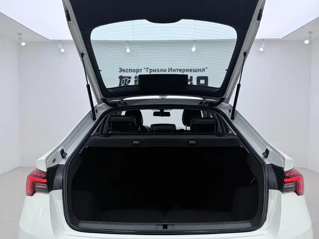Skoda Octavia 2023 — фото 16