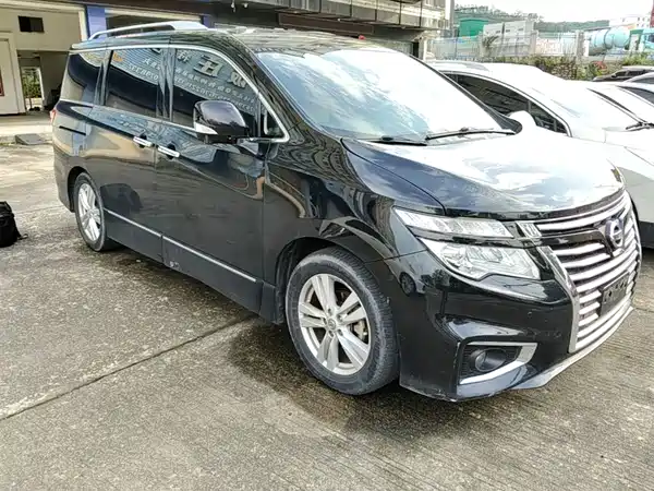 Nissan Quest 2015