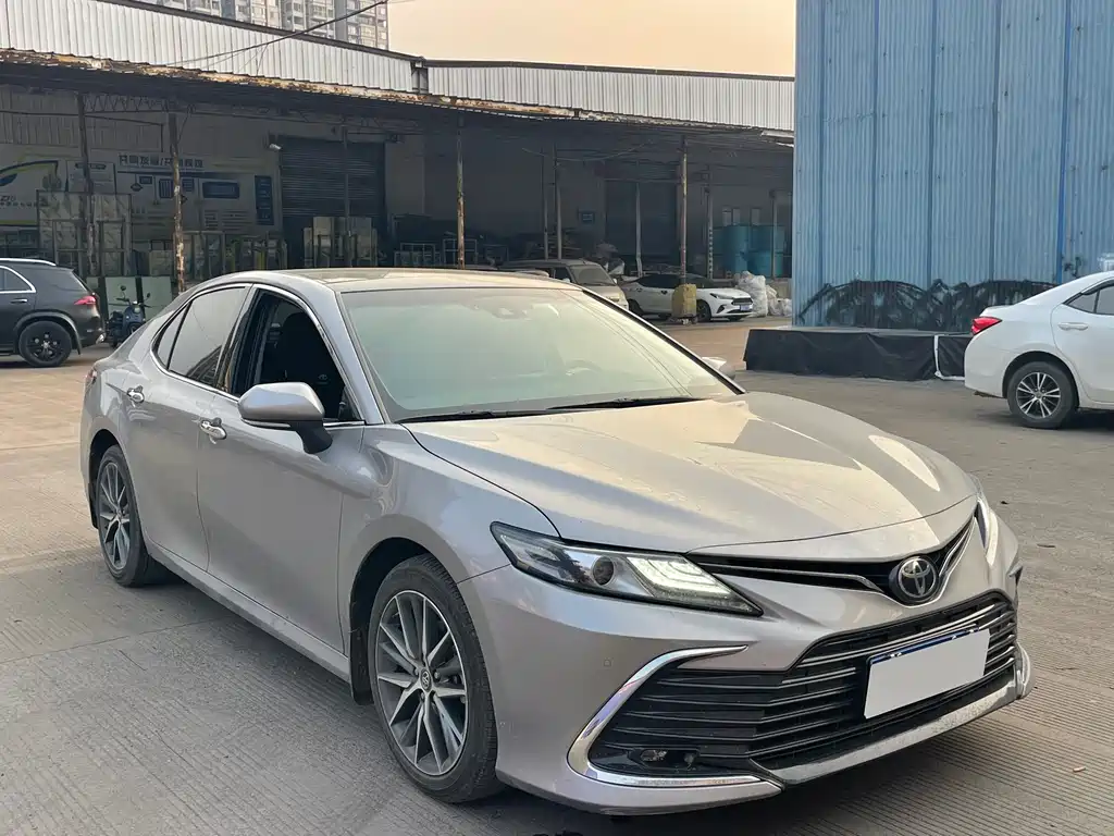 Toyota Camry 2021 — фото 3