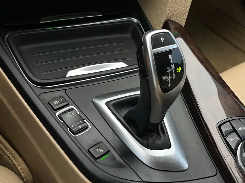 BMW 3 Series 2015 — фото 14