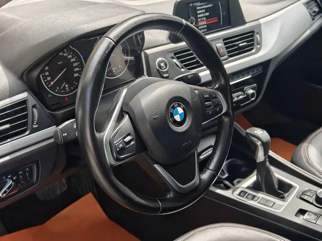 BMW 1 Series 2017 — фото 9