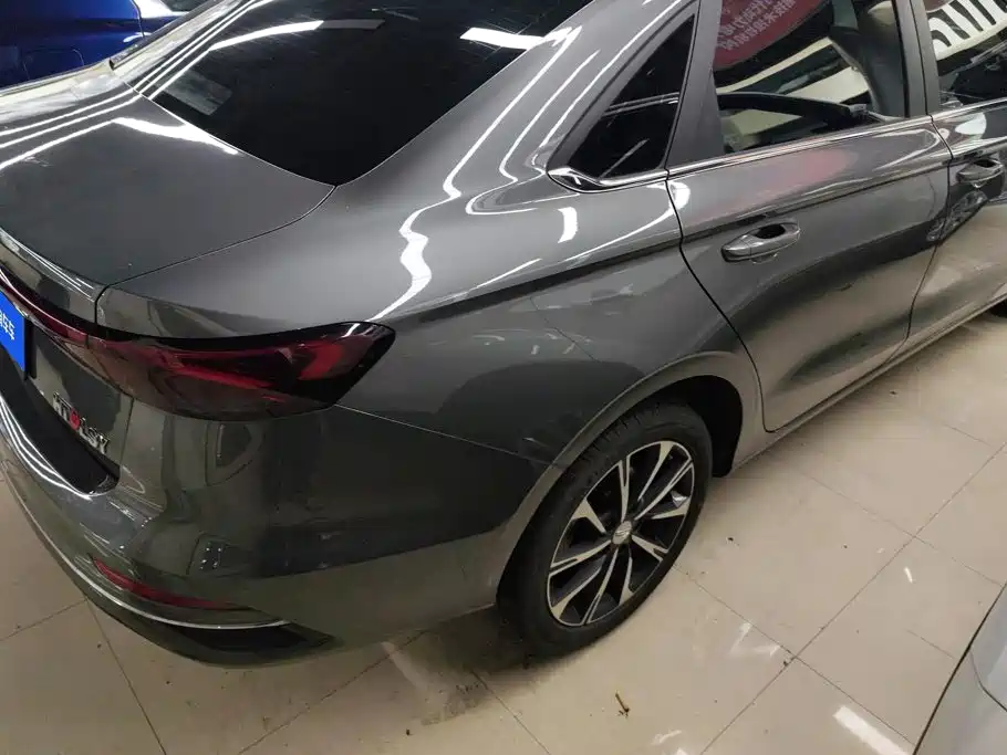 Geely Emgrand 2024