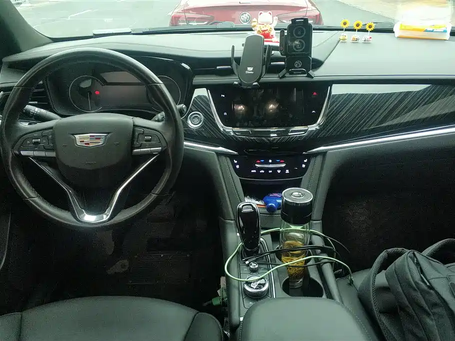 Cadillac XT6 2022 — фото 12
