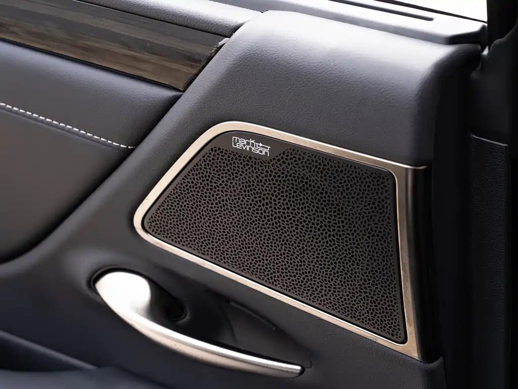 Lexus ES 2020 — фото 19