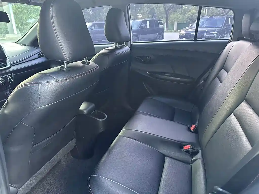 Toyota Yaris L 2018 — фото 12