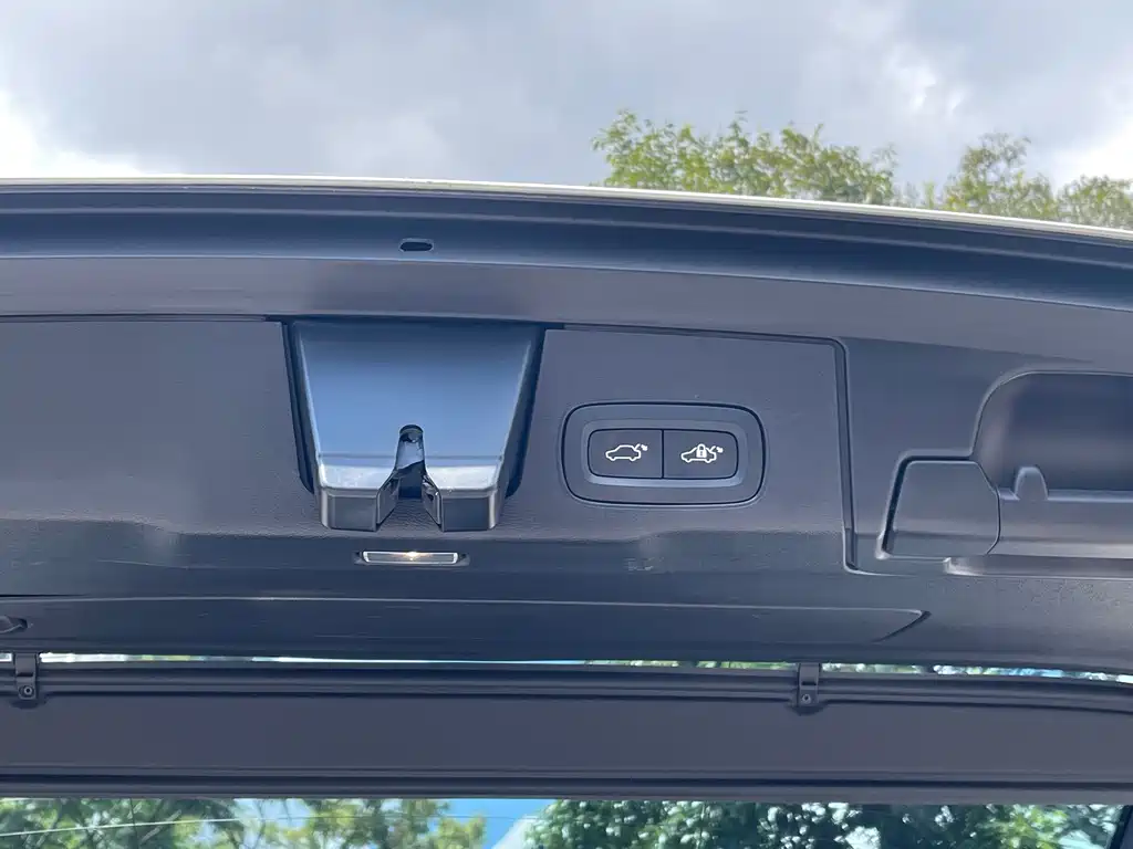 Volvo XC60 2022 — фото 13