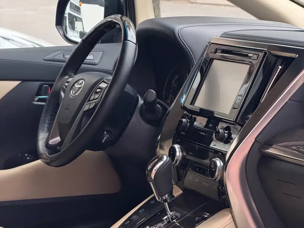 Toyota Alphard 2018 — фото 10