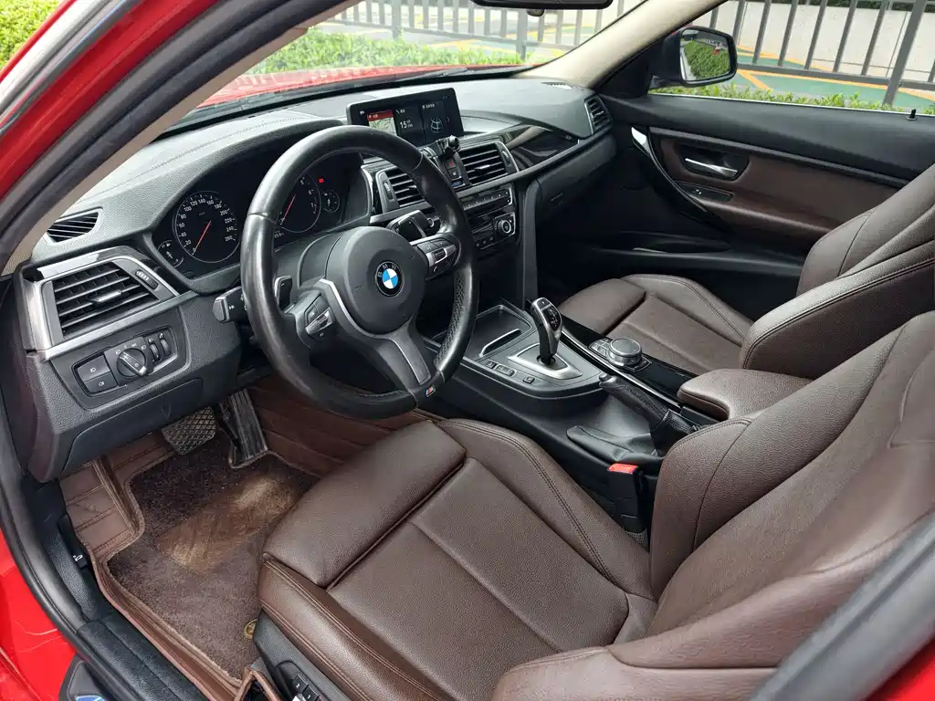 BMW 3 Series 2018 — фото 9