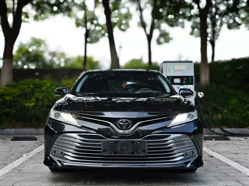 Toyota Camry 2019 — фото 2