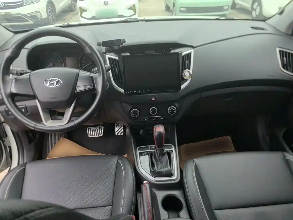 Hyundai ix25 2017 — фото 10