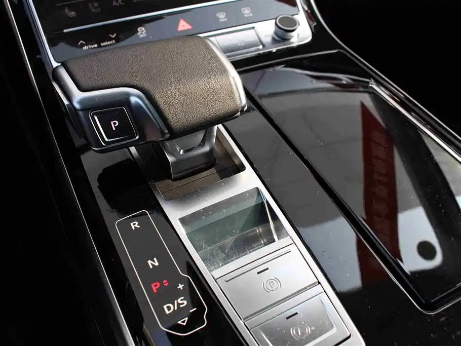 Audi A8 2023 — фото 14