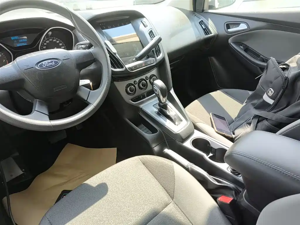 Ford Focus 2014 — фото 14
