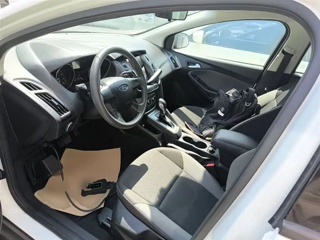 Ford Focus 2014 — фото 15