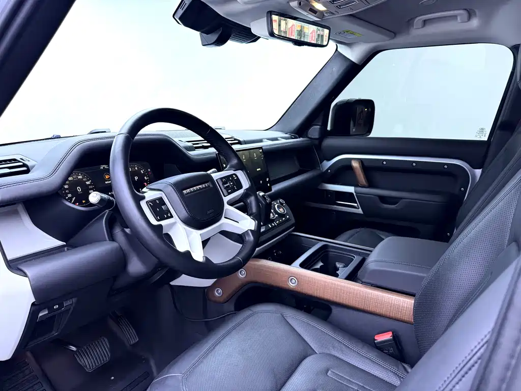 Land Rover Defender 2021 — фото 15